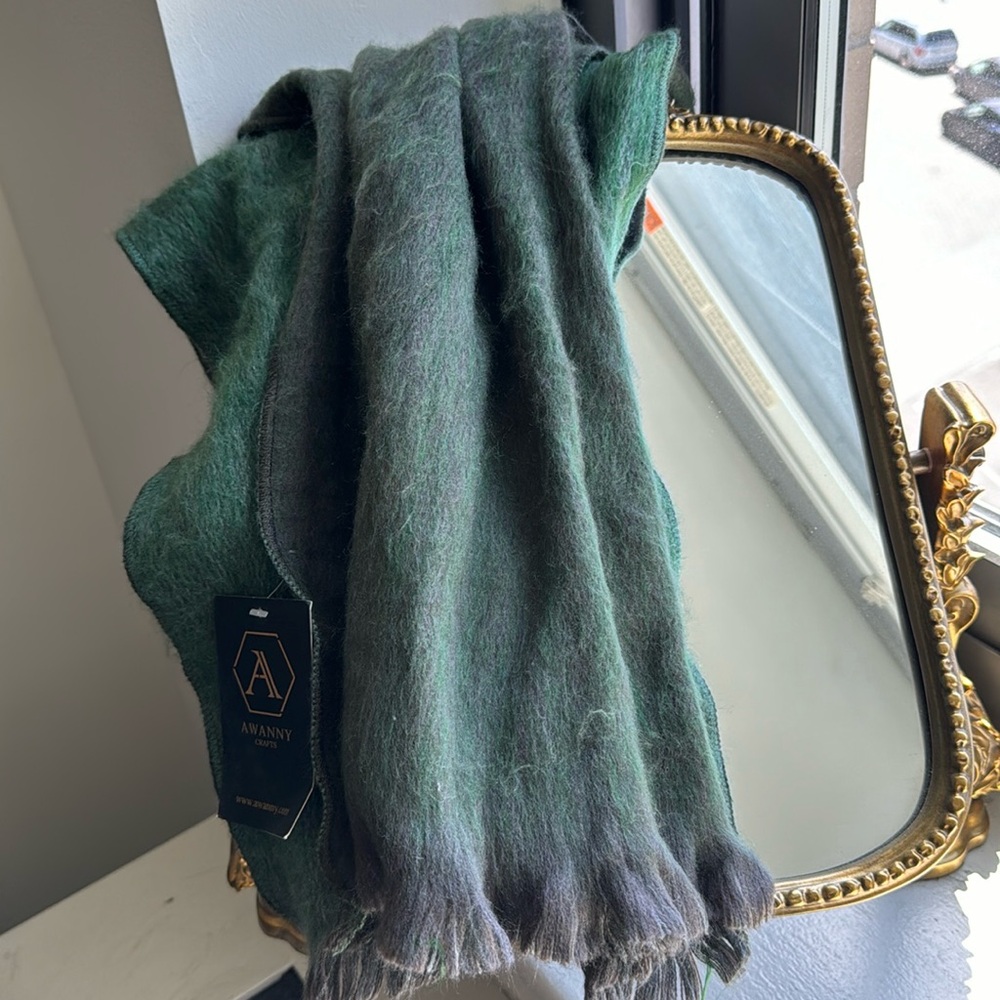 Awanny crafts green scarf